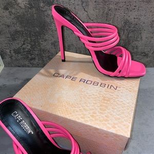 New heels in original box Cape Robbin